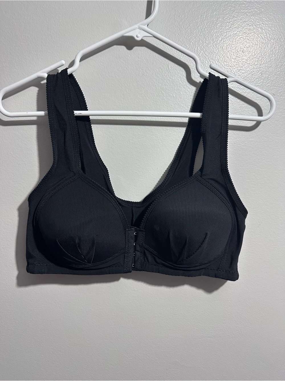 Front-Closure Black Support Bra with Wide Straps Size 46/105 (1488)